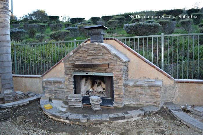 Outdoor Fireplace in stacked stone, tutorial with pictures