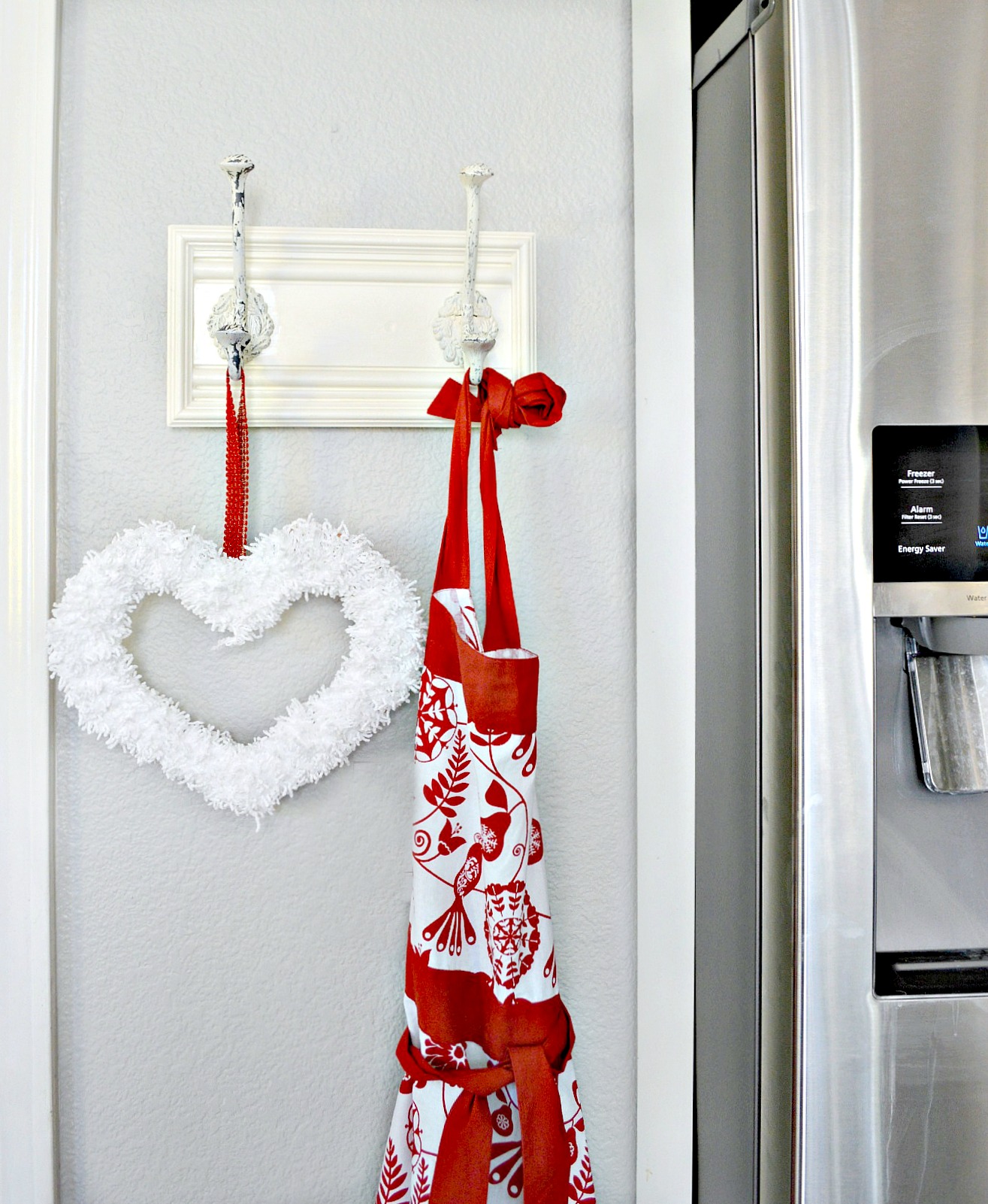 Easy DIY Valentine Yarn Wreath