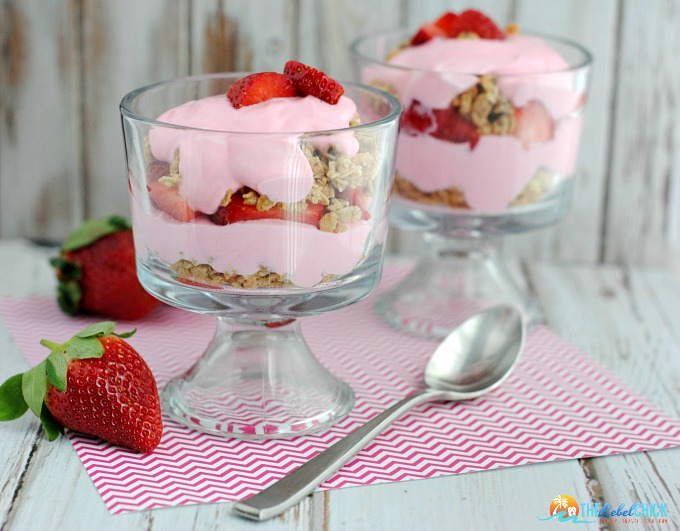 Valentines-Day-Dessert-Recipe-Strawberry-Granola-Mini-Trifle-Recipe