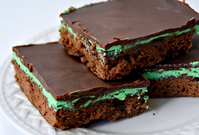 Mint-Chocolate-Brownies-Recipe-in-layers