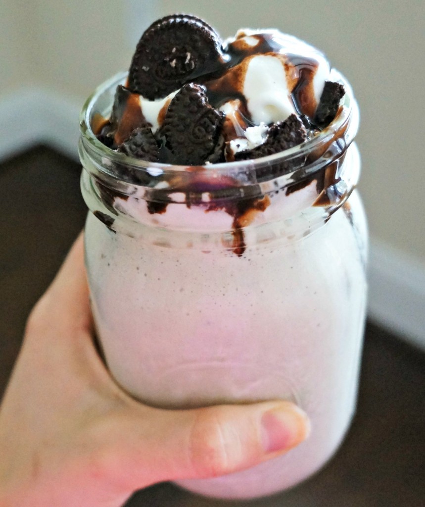 Oreo-Protein-Milkshake-12