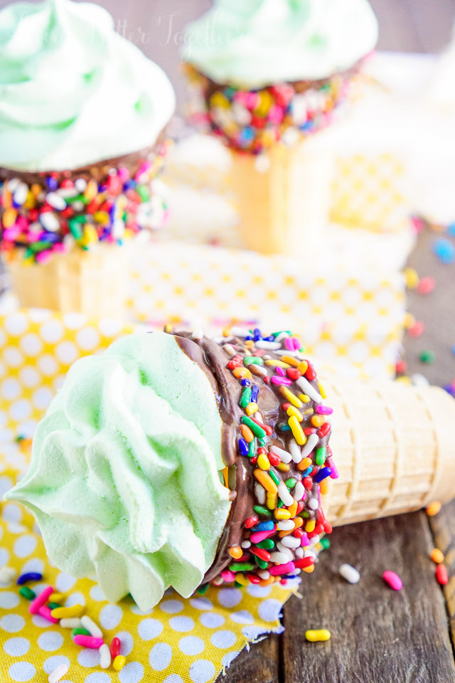 easy-meringue-ice-cream-cones-recipe-5