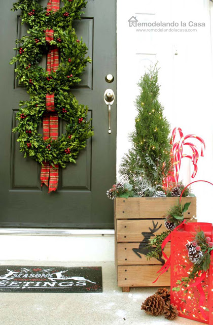Three wreath Christmas door decor - The Home Depot1-
