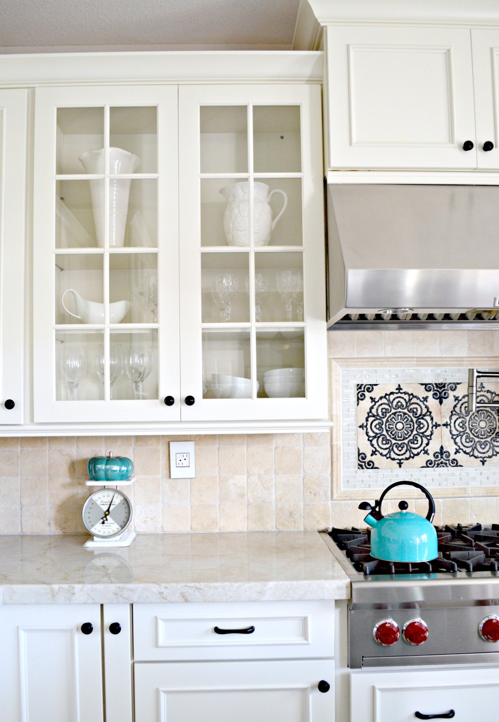 fun-splashes-of-blue-in-white-kitchen