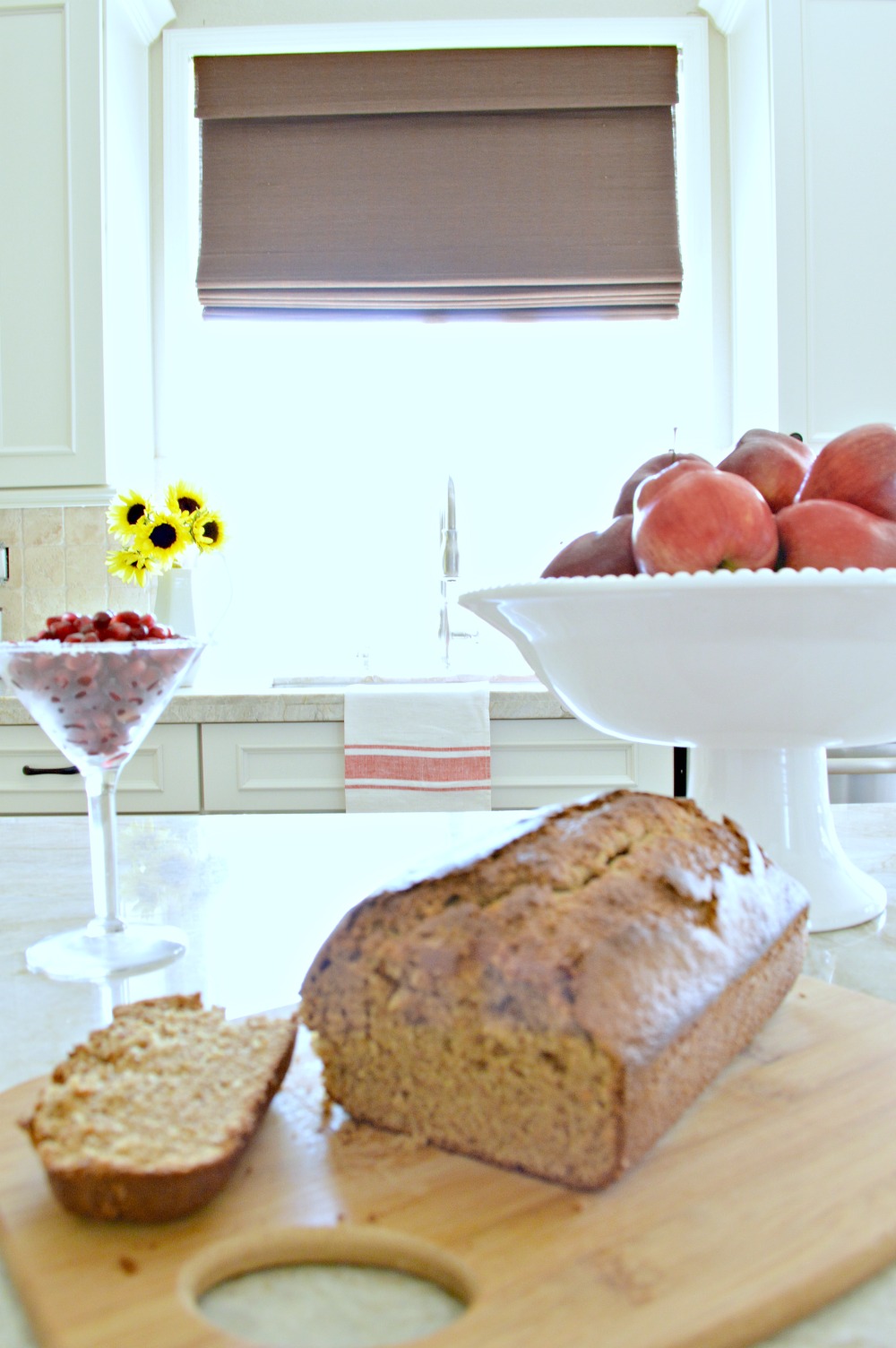 Pumkin bread with apples