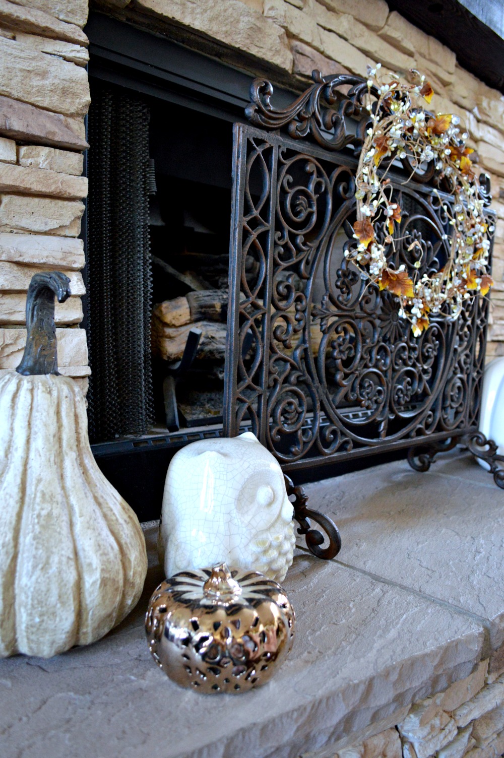 rustic-fall-mantel-with-neutral-colors-and-a-bit-of-matalic
