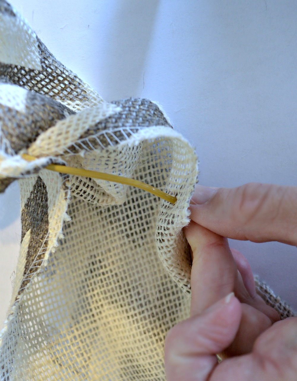 easy-way-to-make-a-fabric-wreath