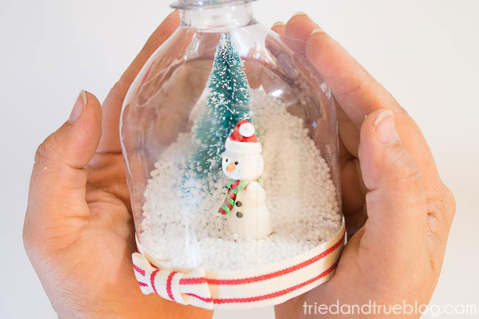 diy-recycled-snow-globe-9