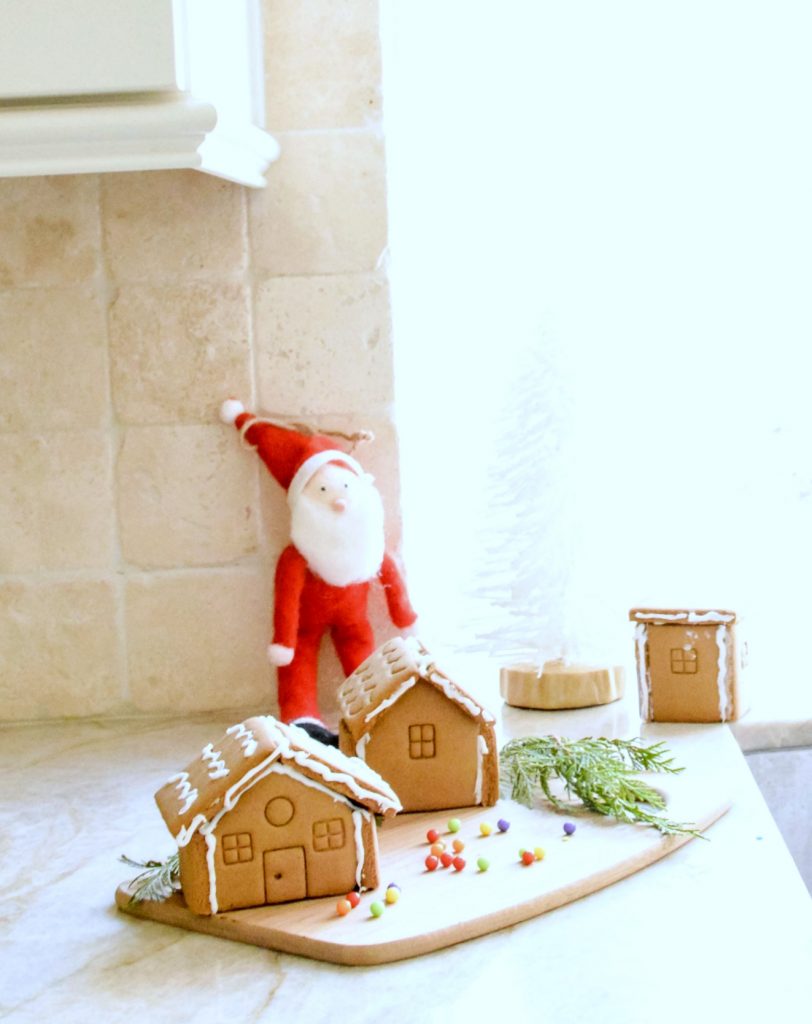 gingerbread-houses-in-the-kitchen-for-christmas