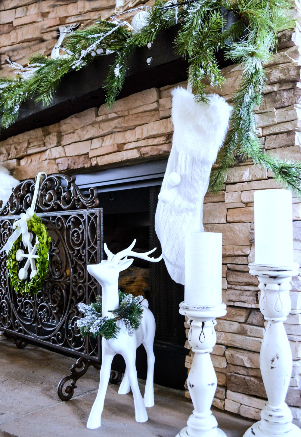 christmas-mantel-dressed-in-green-and-white