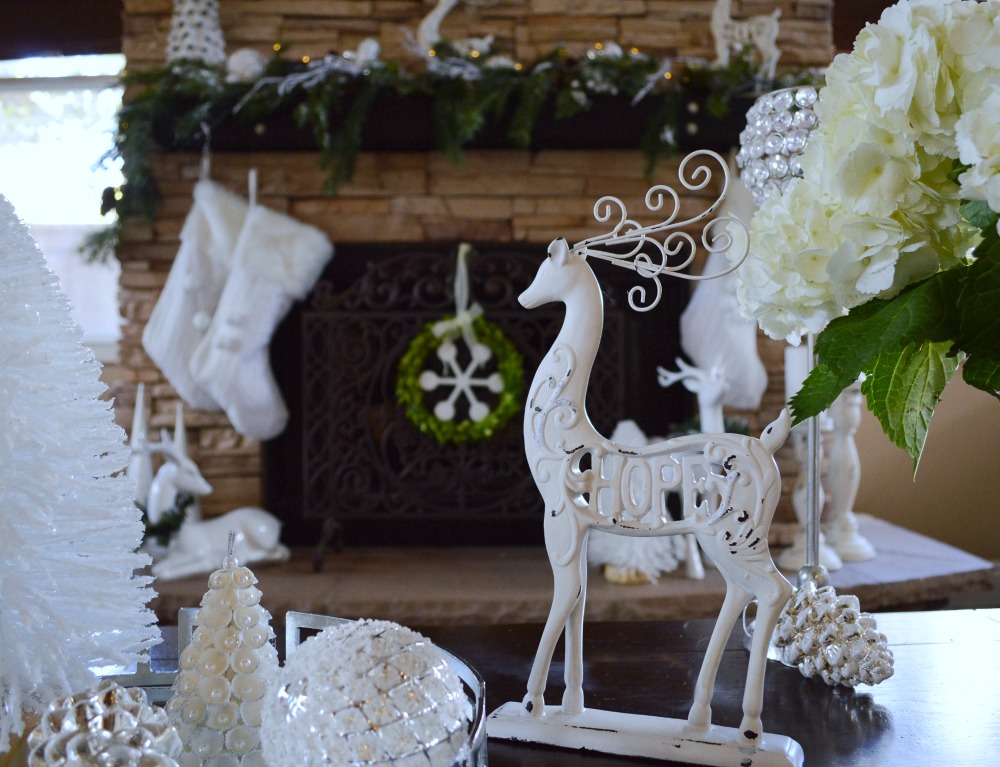 christmas-mantel-with-white-and-green