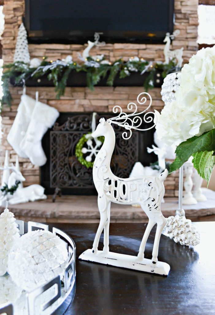 green-silver-and-white-christmas-mantel-so-pretty