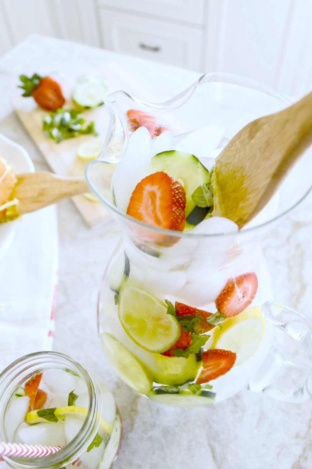 Amazing Detox Water Recipe! Ice Water (24 ounces) 3 Basil leaves chopped 1 strawberry sliced 3 slices of cucumber 3 slices of lemon