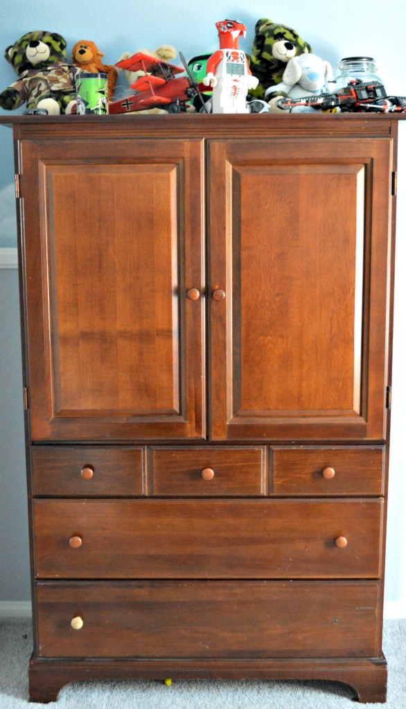Armoire-Before-586x1024