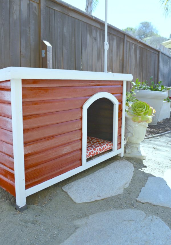 Dog house makeover using spray paint