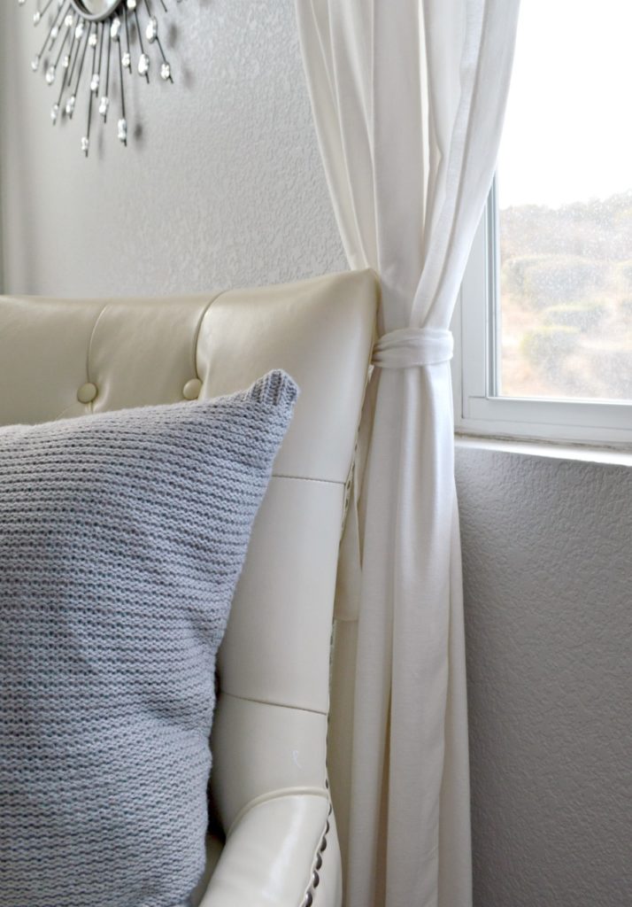 Turn a old sweater into a cozy pillow , great step by step tutorial!