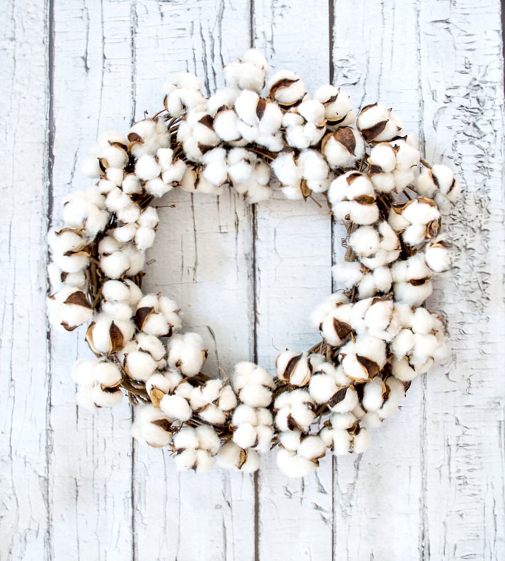 How to Make an Easy DIY Wood Slice Holiday Wreath - Jenna Kate at Home