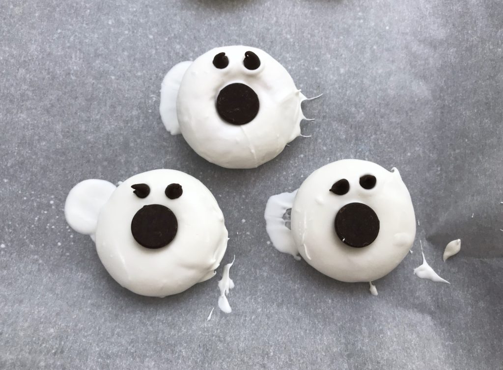 Mini Chocolate Donut Ghosts