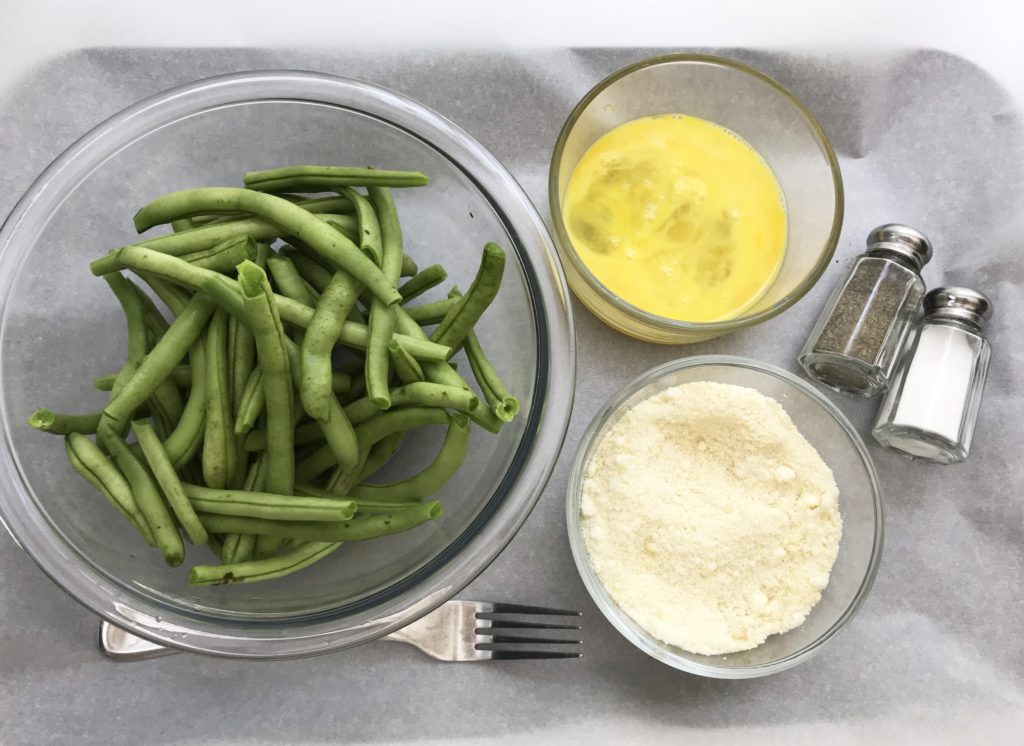 Oven baked green beans, so easy to make and much more healthy then frying! So delicious!
