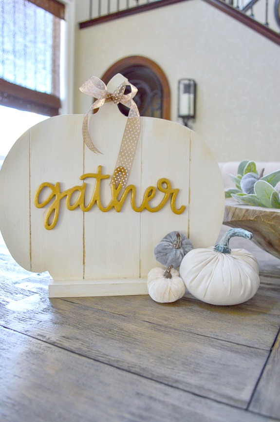 Great tutorial on How to make a farmhouse slat pumpkin sign