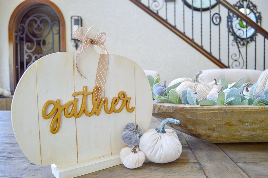 Great tutorial on How to make a farmhouse slat pumpkin sign