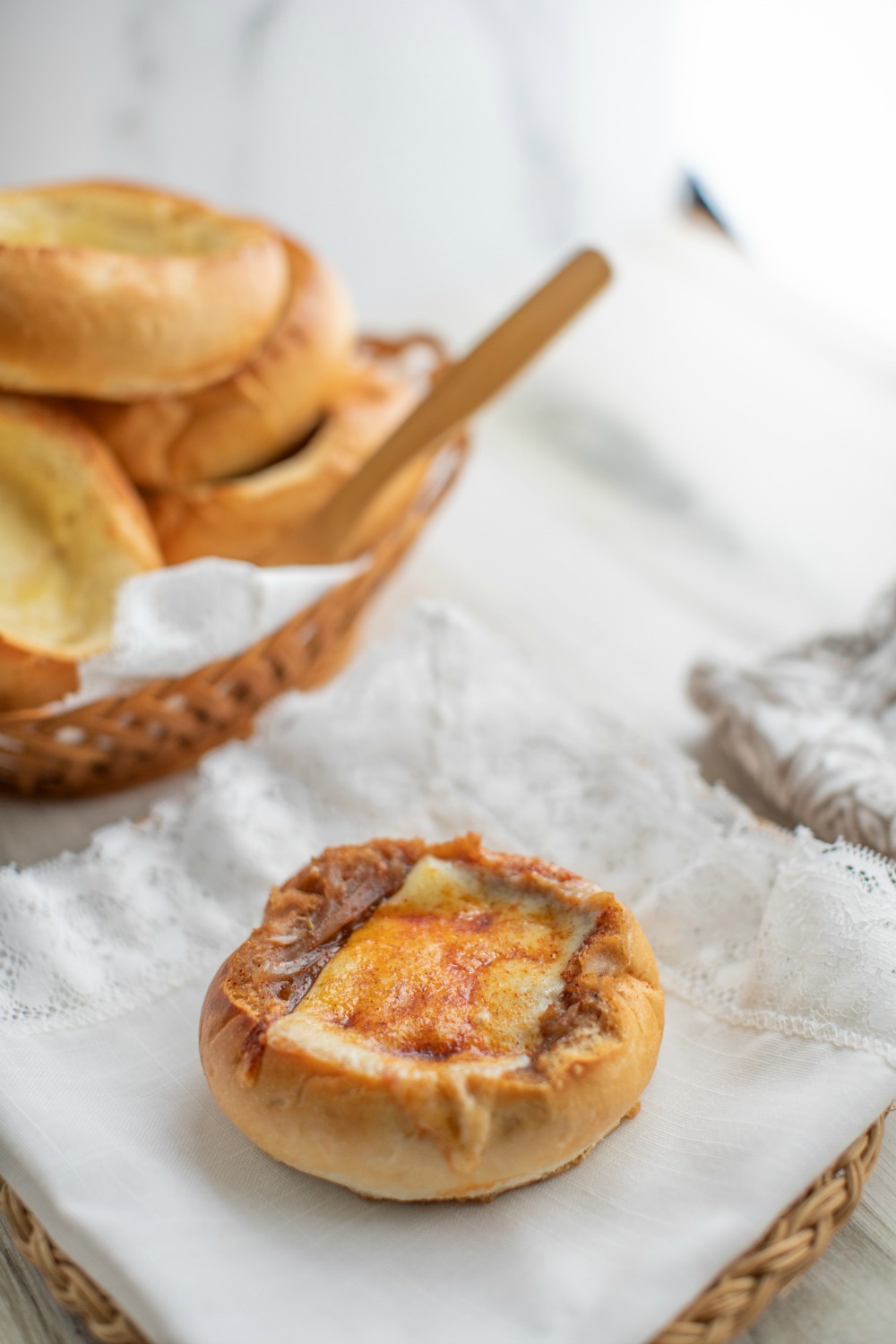 This is the most delicious french onion soup recipe in a bread bowl. French Onion Soup is the perfect comfort food on a cold winters night, everyone will know how much love you put into this meal. Caramelized onions, beef broth, melted gruyere cheese come together to form the most comforting, delicious bowl of French Onion Soup you will ever eat!