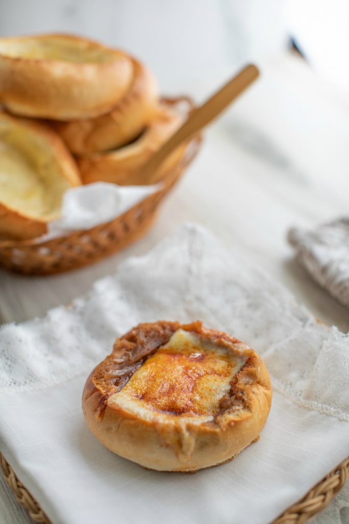 This is the most delicious french onion soup recipe in a bread bowl. French Onion Soup is the perfect comfort food on a cold winters night, everyone will know how much love you put into this meal. Caramelized onions, beef broth, melted gruyere cheese come together to form the most comforting, delicious bowl of French Onion Soup you will ever eat! 