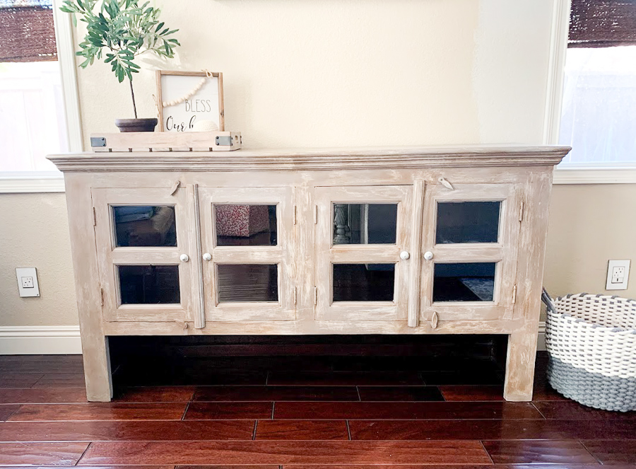 How to Get Farmhouse White Painted Furniture by Just the Woods