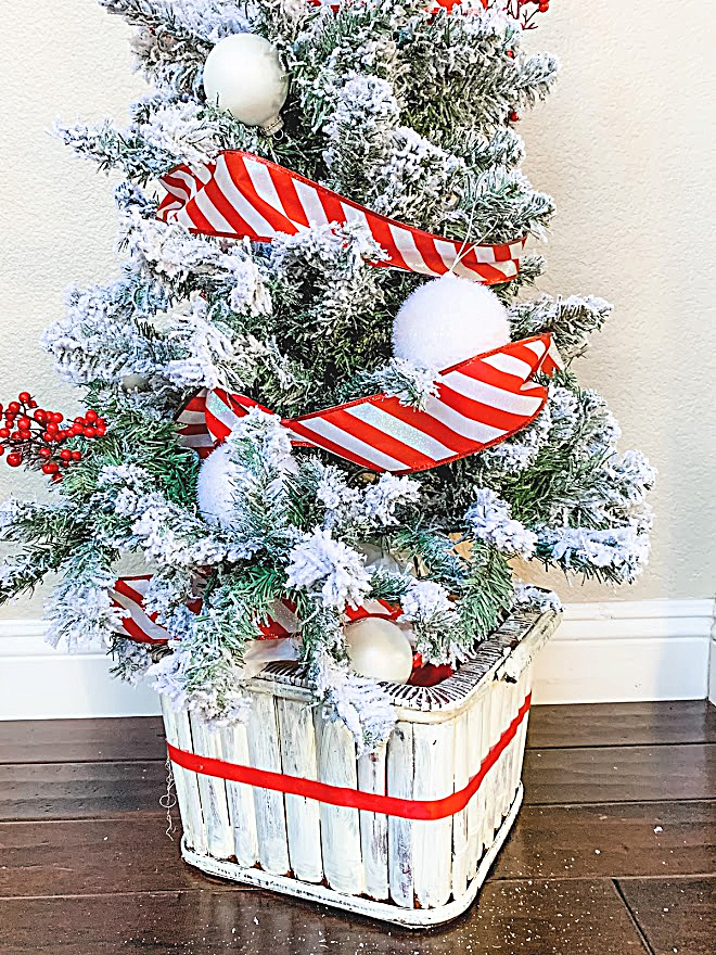 DIY Farmhouse Christmas Tree Basket - My Uncommon Slice of Suburbia