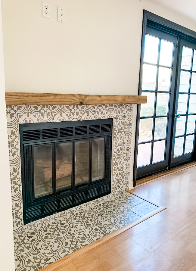 How to Tile a fireplace using ceramic tiles. Step by step tutorial with pictures. 