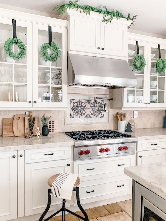 https://myuncommonsliceofsuburbia.com/wp-content/uploads/2021/11/My-Uncommon-Slice-of-Suburbia-Christmas-Kitchen-1.jpg