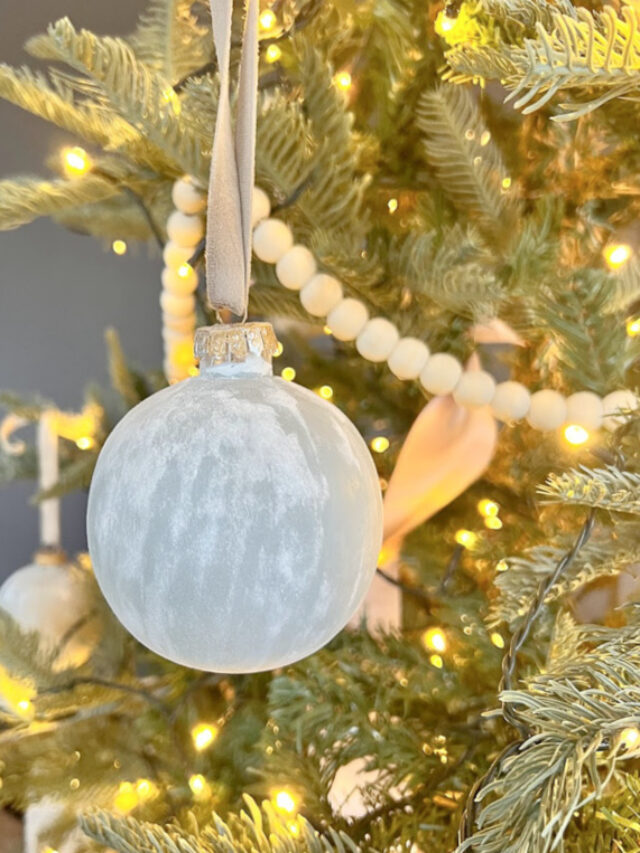 How to make textured ornaments using baking soda and paint